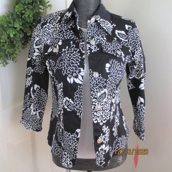 hearts of palm Jackets & Blazers - Hearts of Palm Light Jacket Floral Back/White 6